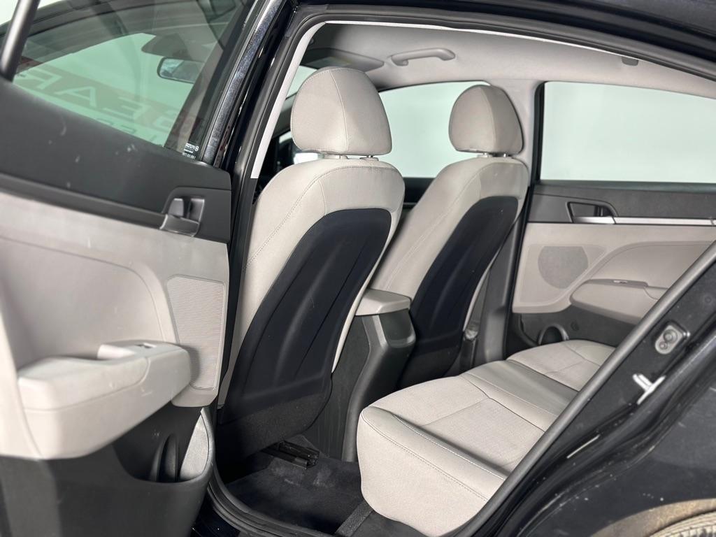 Hyundai Elantra SE 6AT 2018