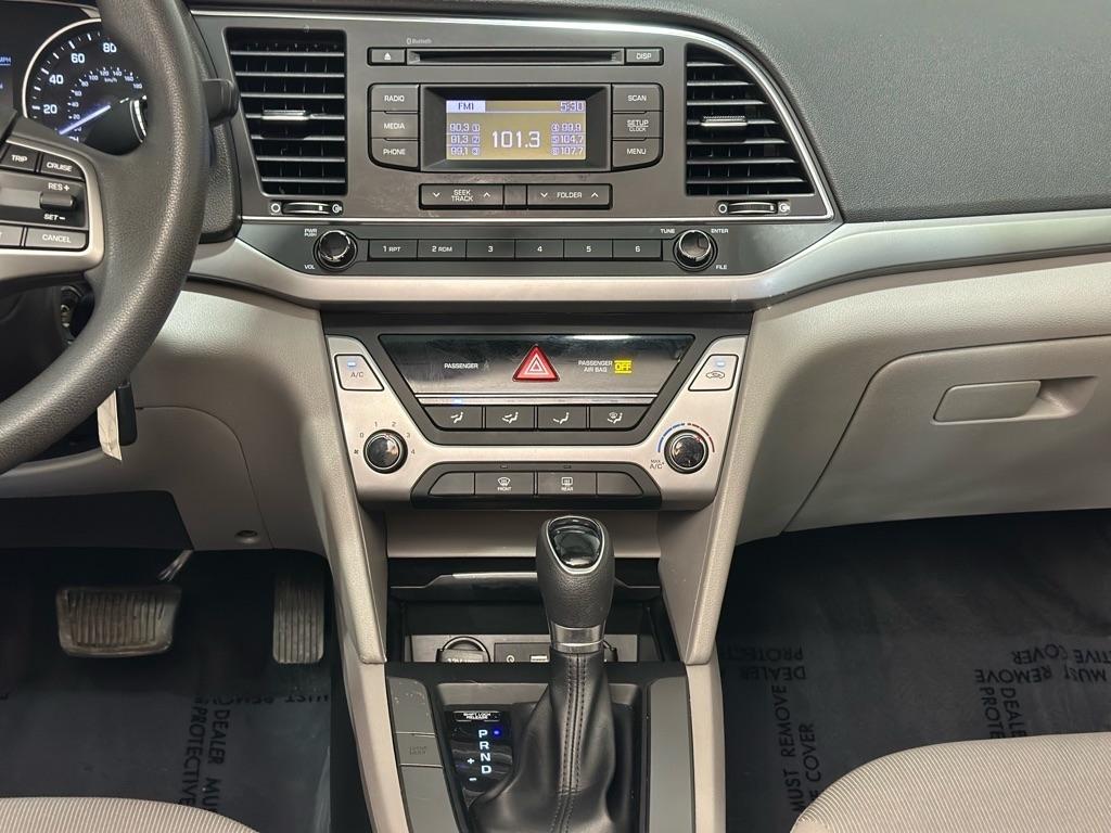 Hyundai Elantra SE 6AT 2018