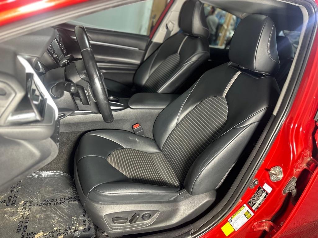 Toyota Camry SE 2020