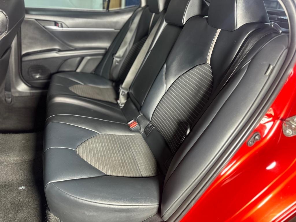 Toyota Camry SE 2020