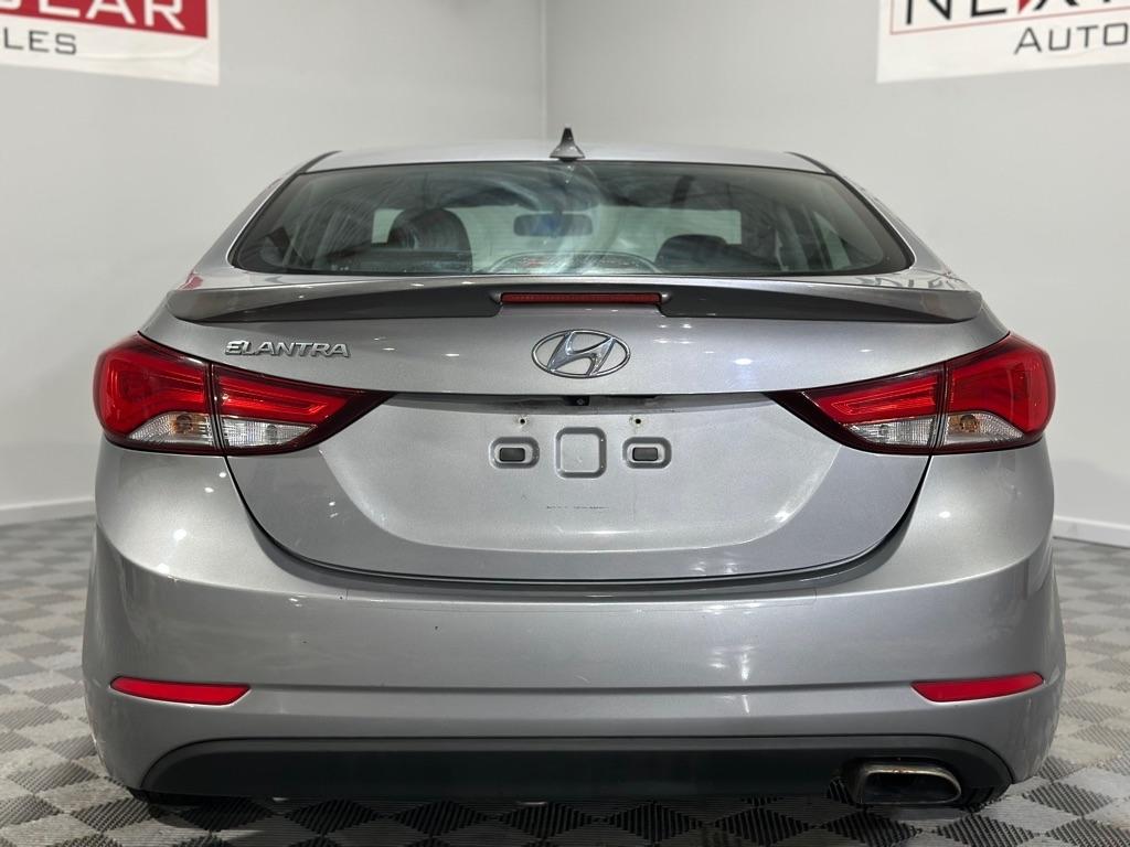 Hyundai Elantra SE 6AT 2015