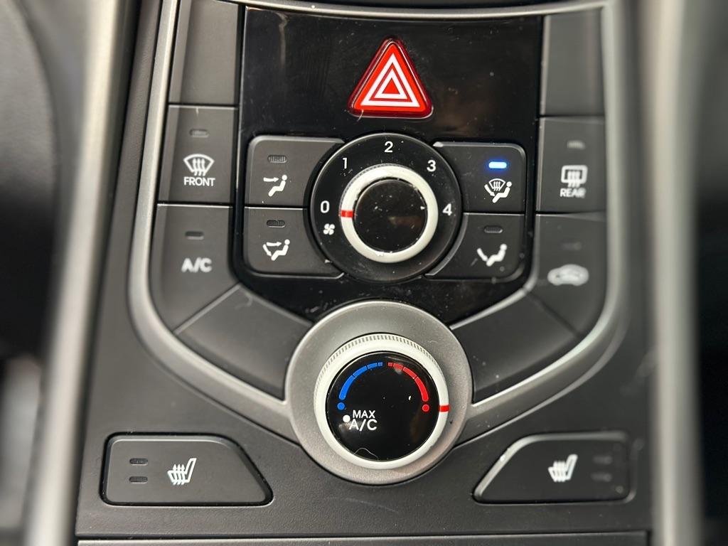 Hyundai Elantra SE 6AT 2015
