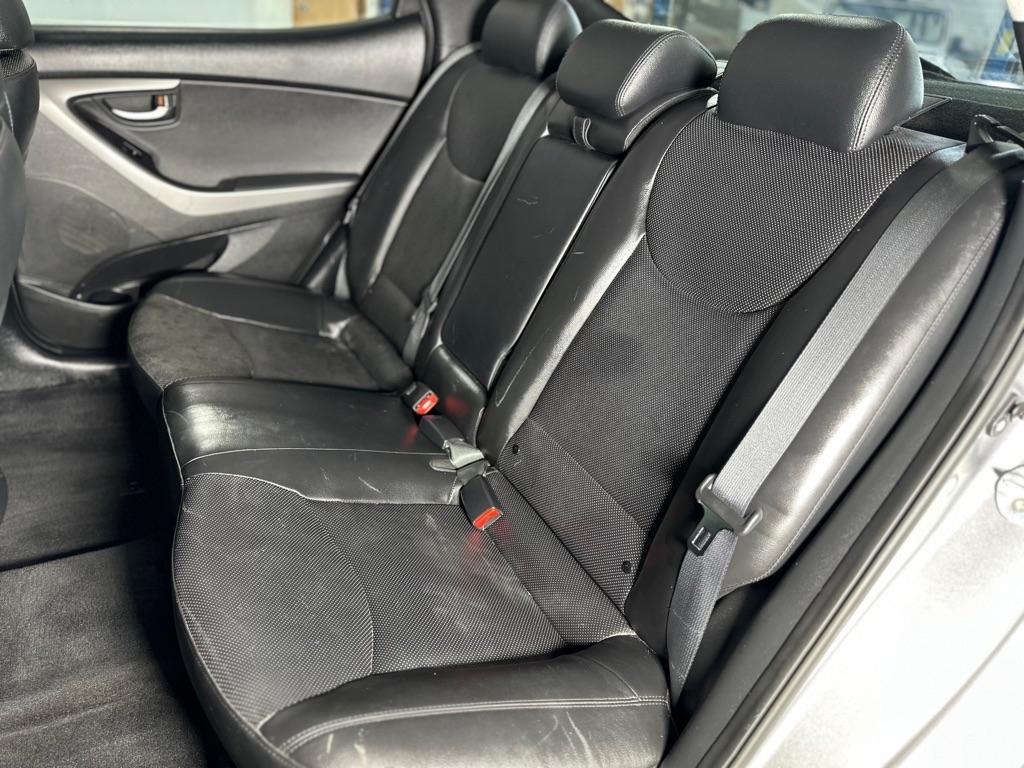 Hyundai Elantra SE 6AT 2015