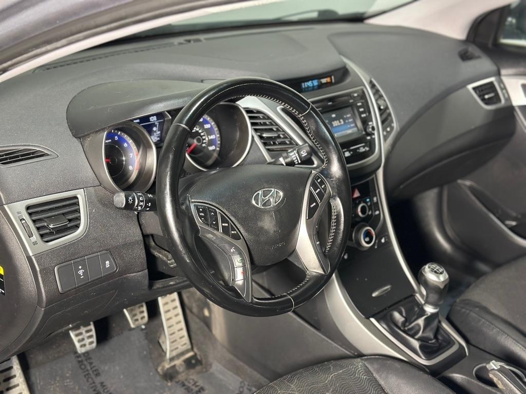 Hyundai Elantra SE 6AT 2015