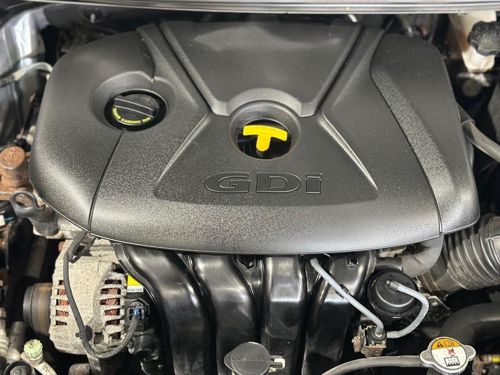 Hyundai Elantra SE 6AT 2015