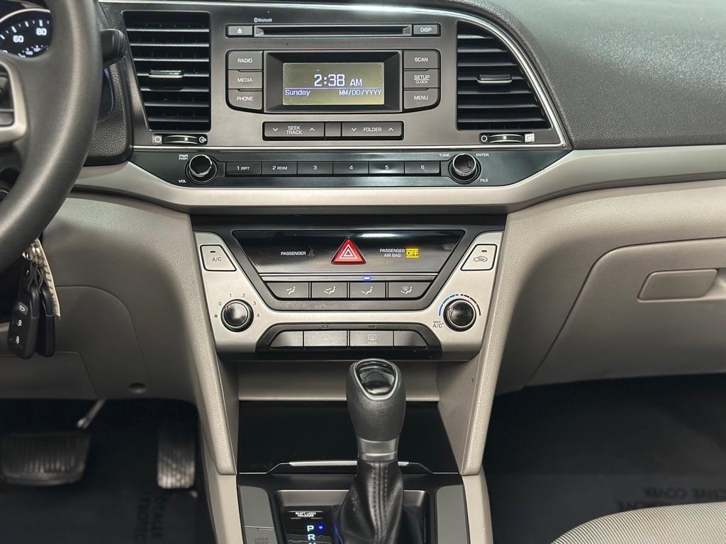 Hyundai Elantra SE 6AT 2018