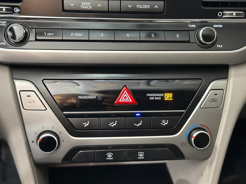 Hyundai Elantra SE 6AT 2018