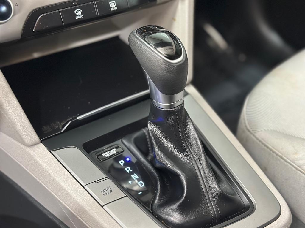 Hyundai Elantra SE 6AT 2018