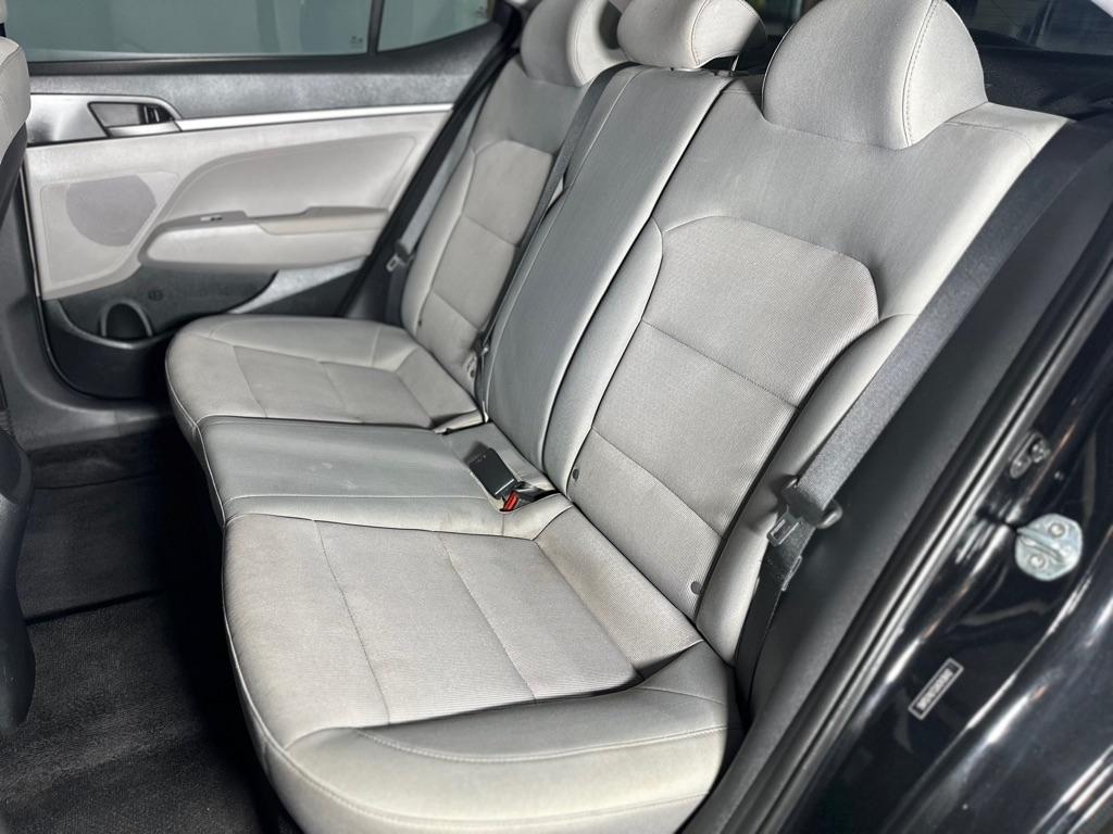 Hyundai Elantra SE 6AT 2018