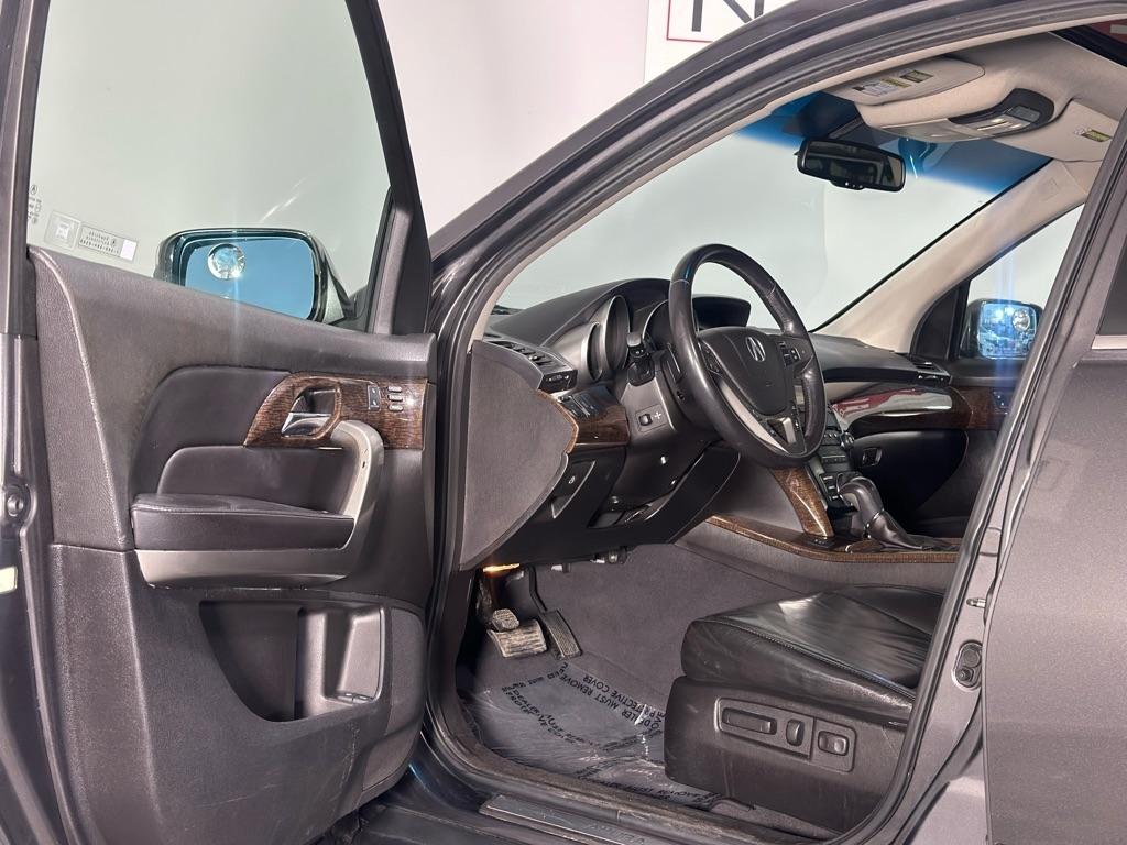 Acura MDX 6-Spd AT w/Tech Package 2011