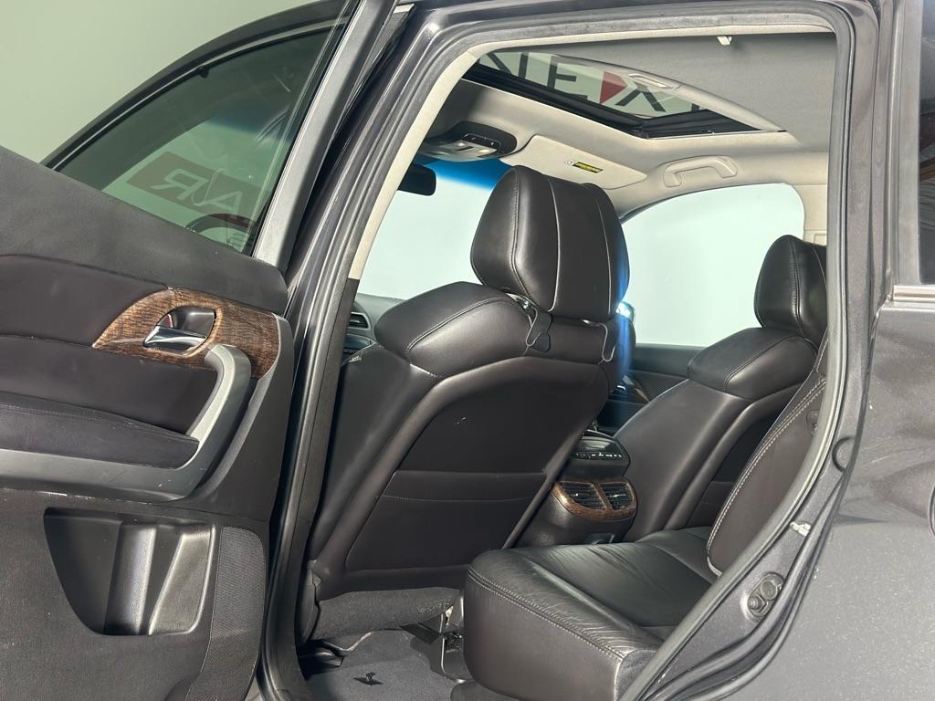 Acura MDX 6-Spd AT w/Tech Package 2011