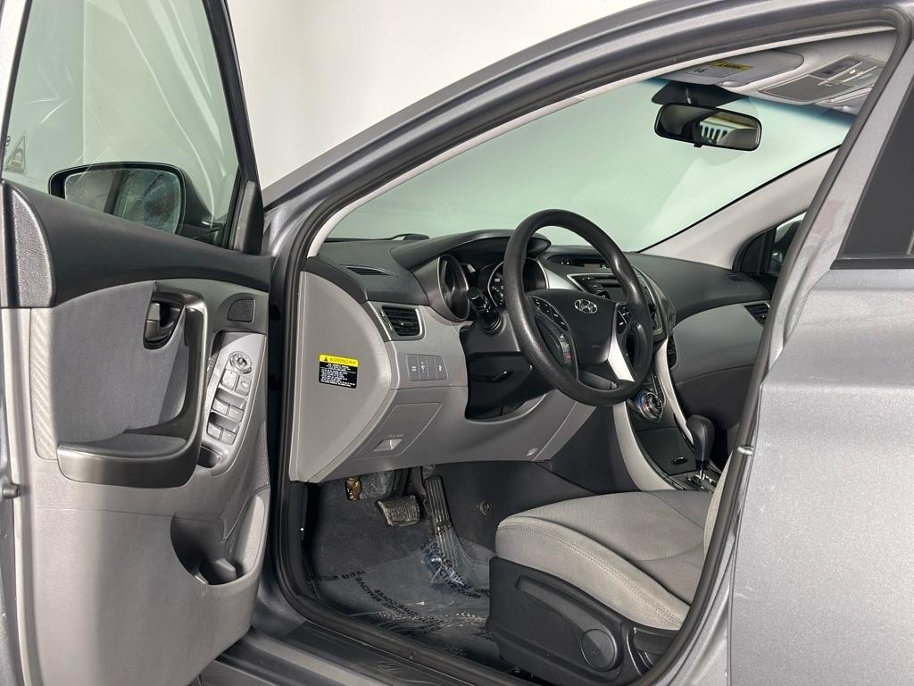 Hyundai Elantra GLS M/T 2013