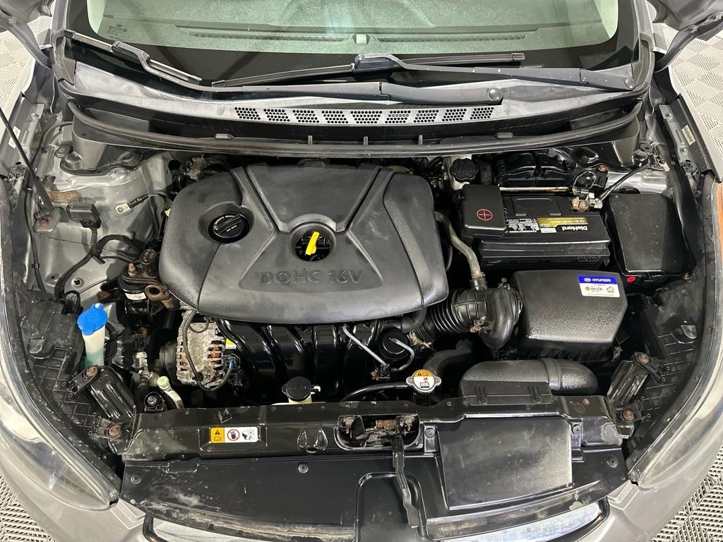 Hyundai Elantra GLS M/T 2013