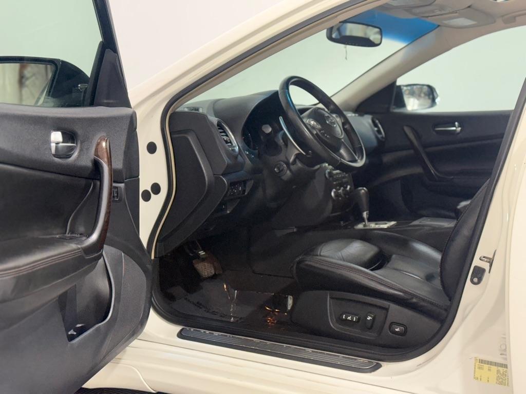 Nissan Maxima S 2009