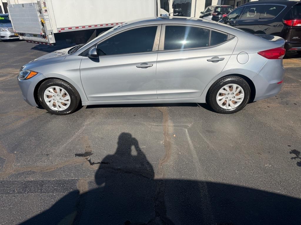 Hyundai Elantra SE 6AT 2017