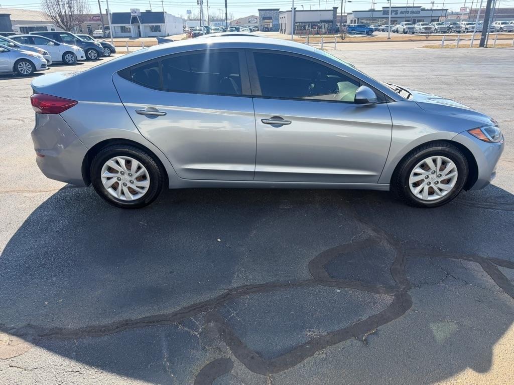 Hyundai Elantra SE 6AT 2017