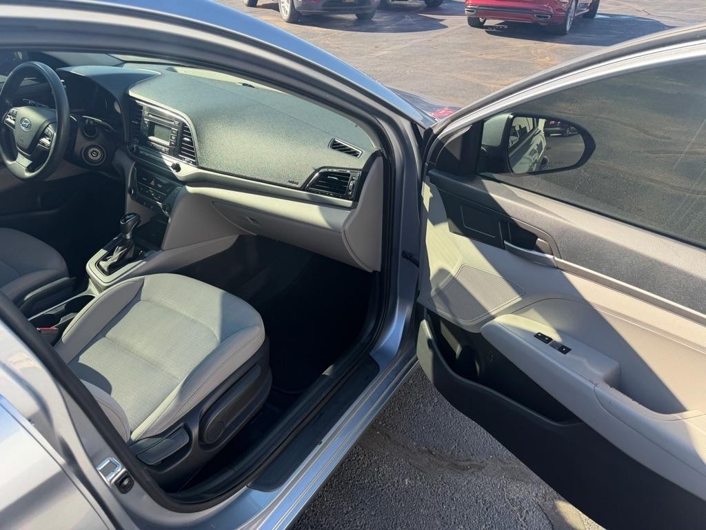 Hyundai Elantra SE 6AT 2017