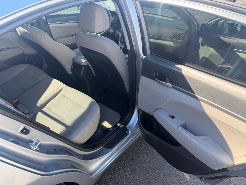 Hyundai Elantra SE 6AT 2017