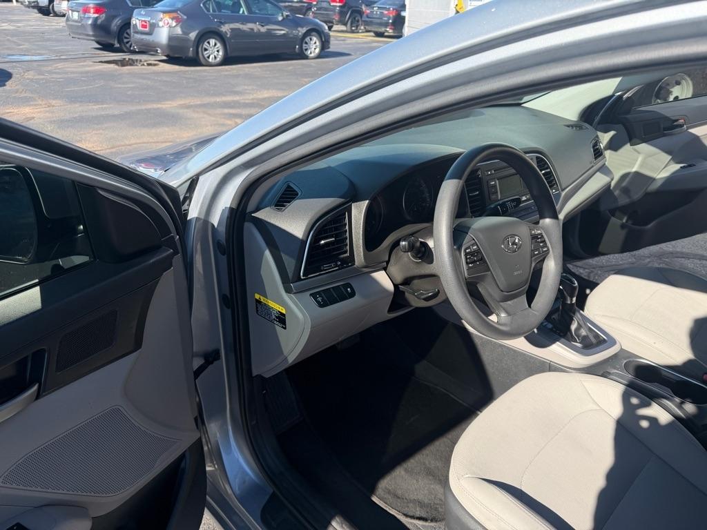 Hyundai Elantra SE 6AT 2017