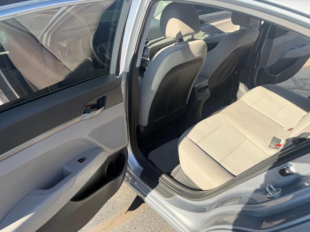 Hyundai Elantra SE 6AT 2017