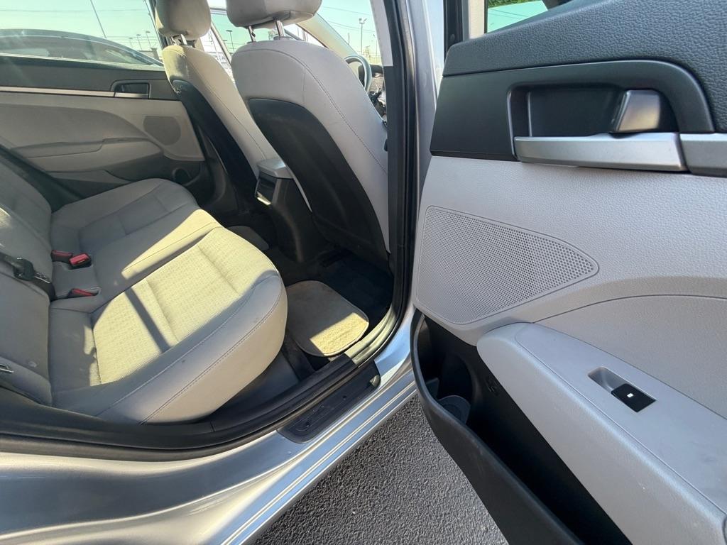 Hyundai Elantra SE 6AT 2017