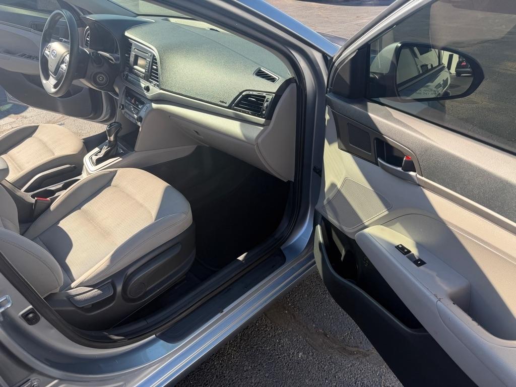 Hyundai Elantra SE 6AT 2017