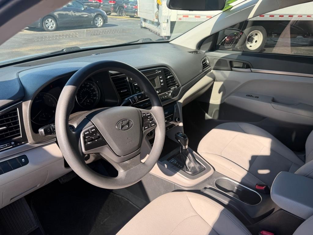 Hyundai Elantra SE 6AT 2017
