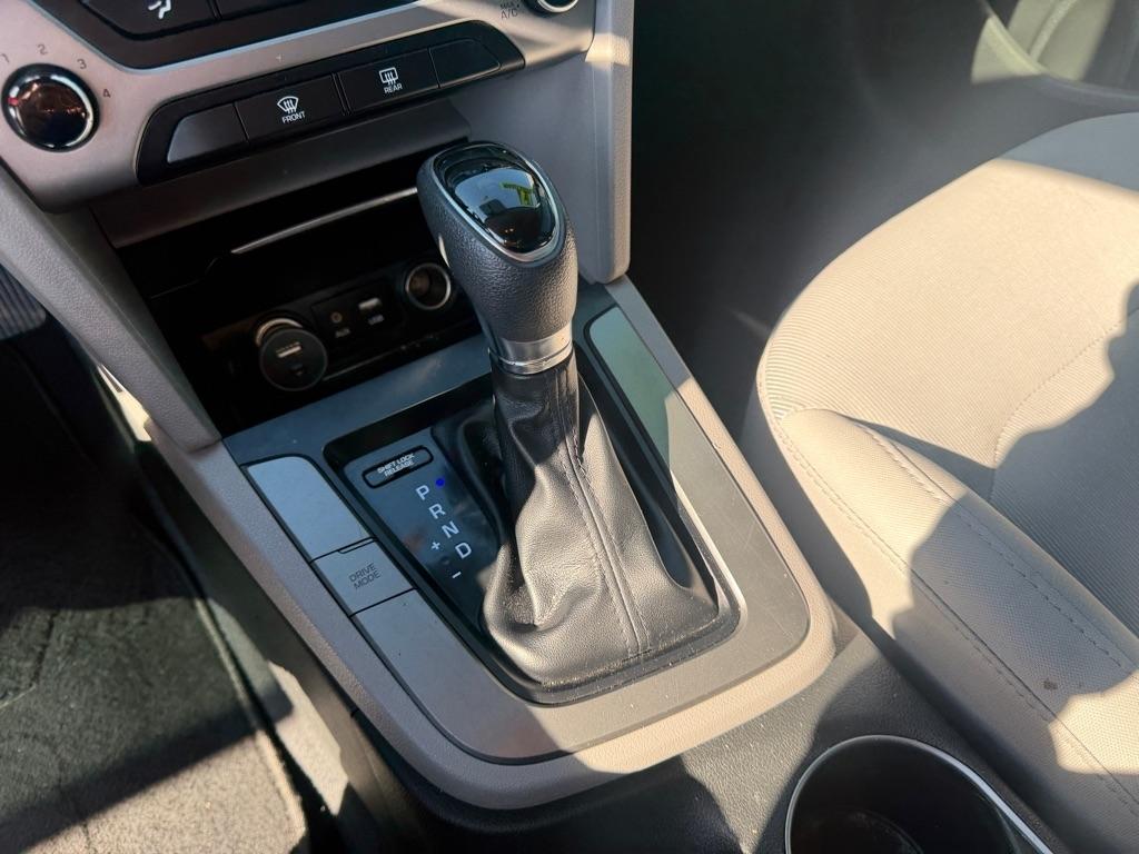Hyundai Elantra SE 6AT 2017