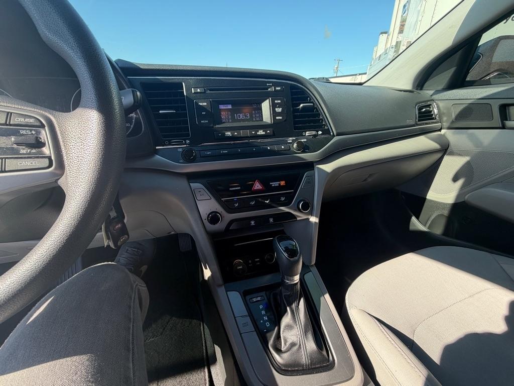 Hyundai Elantra SE 6AT 2017