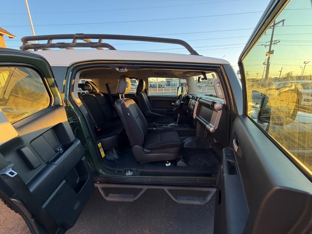 Toyota FJ Cruiser 2WD 2013