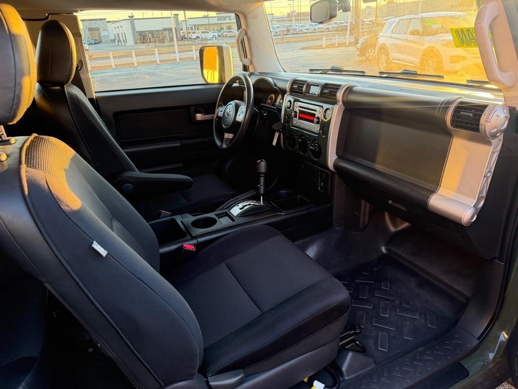 Toyota FJ Cruiser 2WD 2013