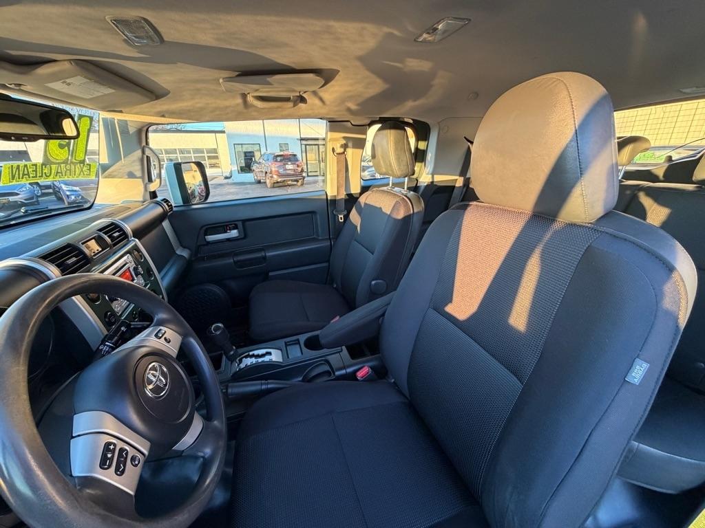 Toyota FJ Cruiser 2WD 2013