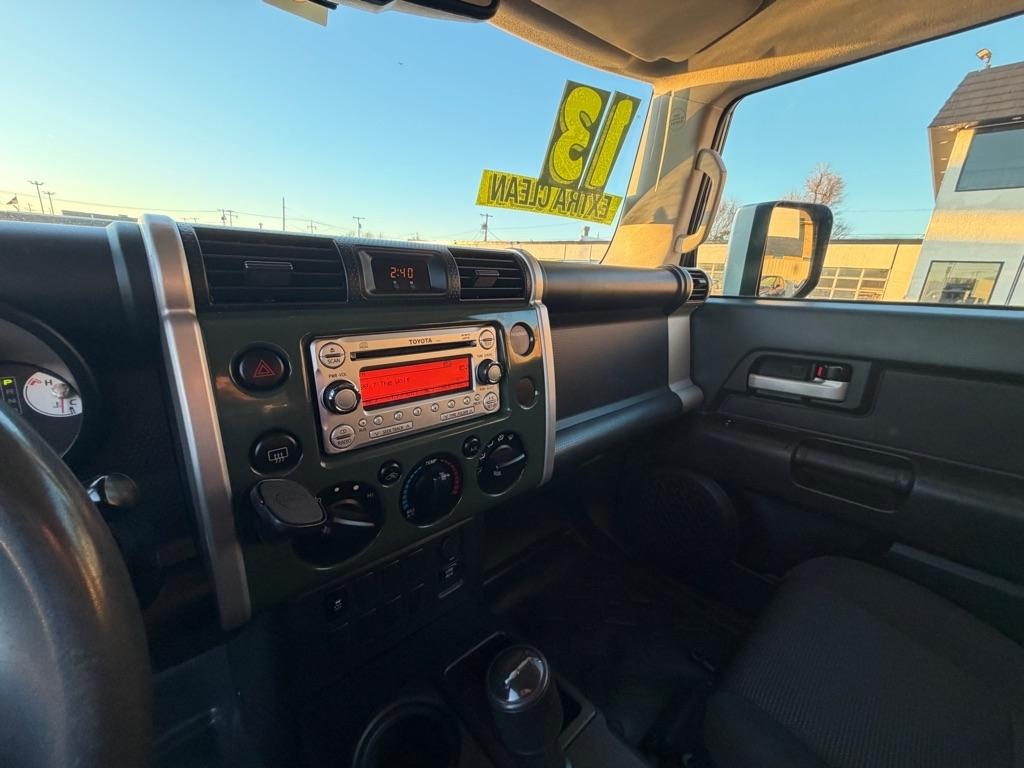 Toyota FJ Cruiser 2WD 2013