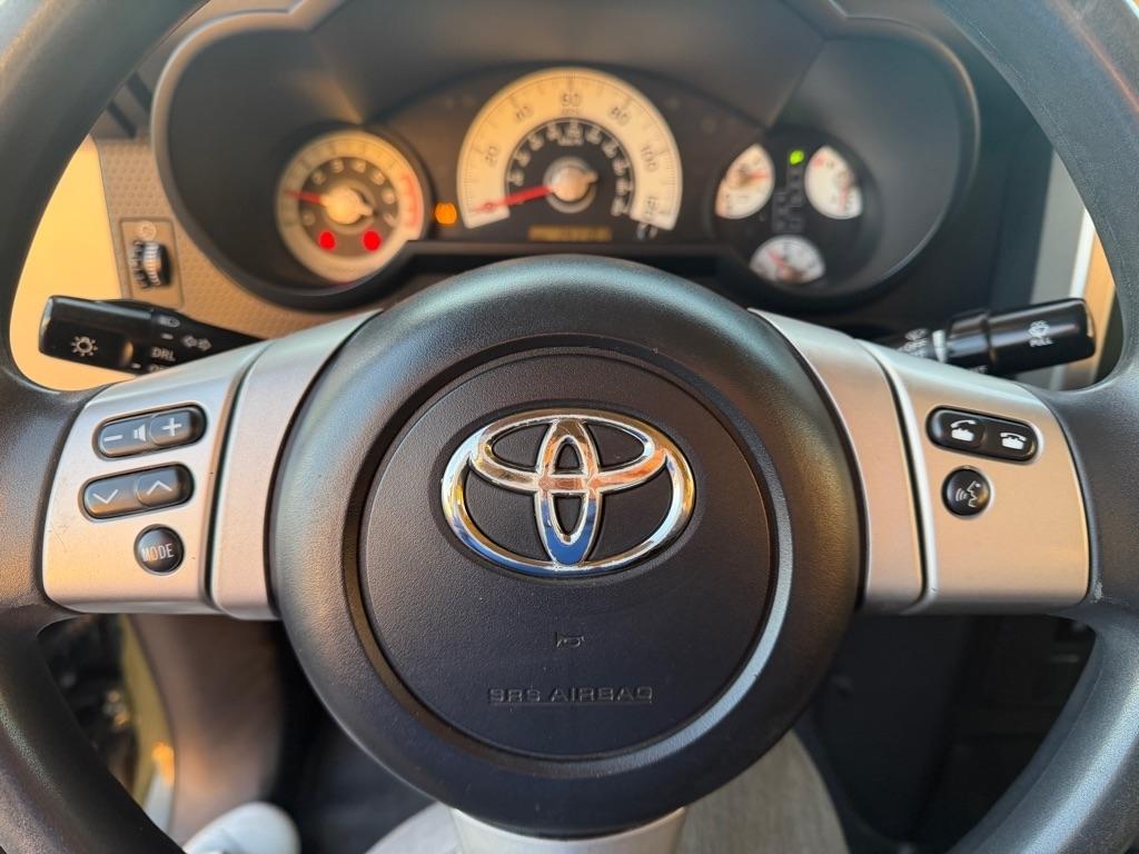 Toyota FJ Cruiser 2WD 2013