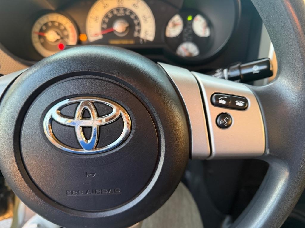 Toyota FJ Cruiser 2WD 2013