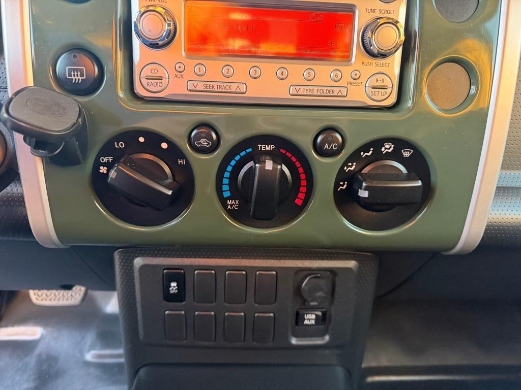 Toyota FJ Cruiser 2WD 2013