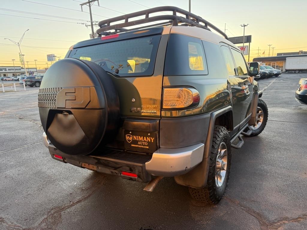 Toyota FJ Cruiser 2WD 2013