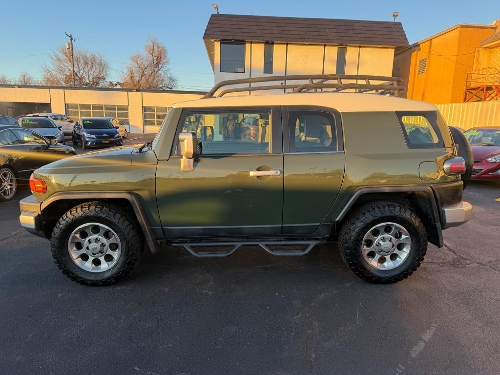 Toyota FJ Cruiser 2WD 2013