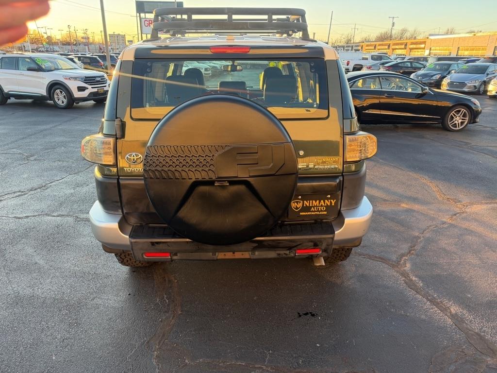 Toyota FJ Cruiser 2WD 2013