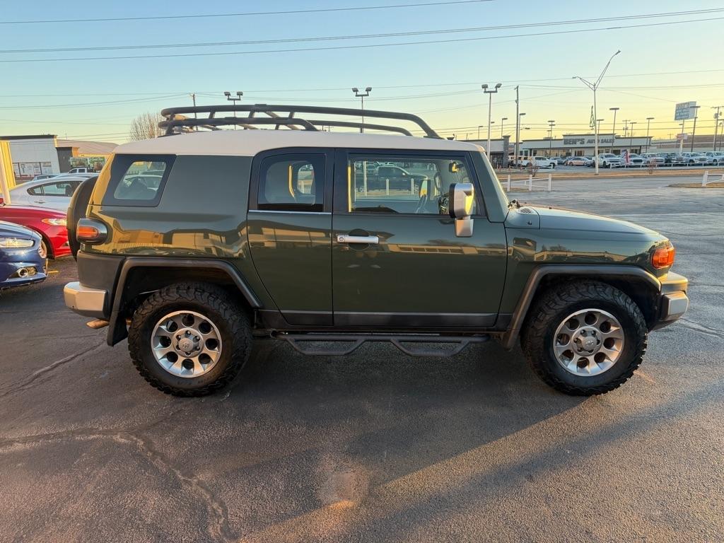 Toyota FJ Cruiser 2WD 2013