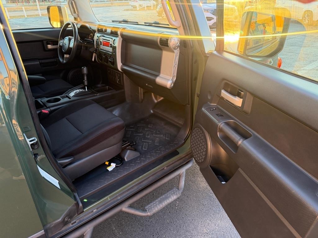 Toyota FJ Cruiser 2WD 2013