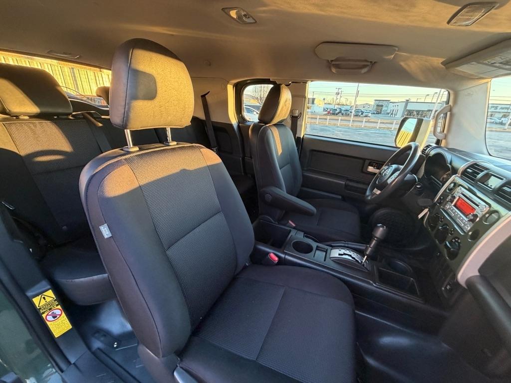 Toyota FJ Cruiser 2WD 2013