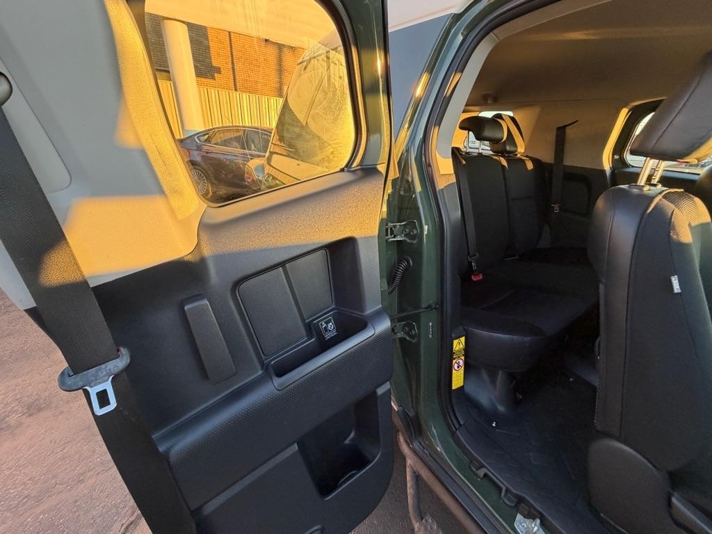 Toyota FJ Cruiser 2WD 2013