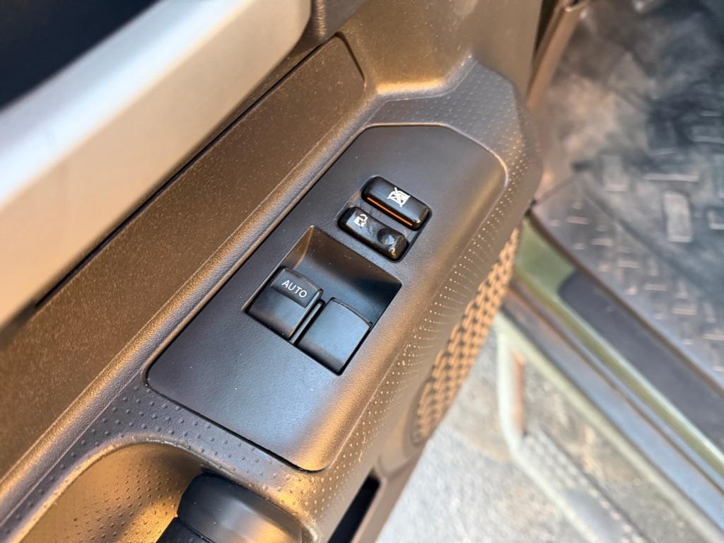 Toyota FJ Cruiser 2WD 2013