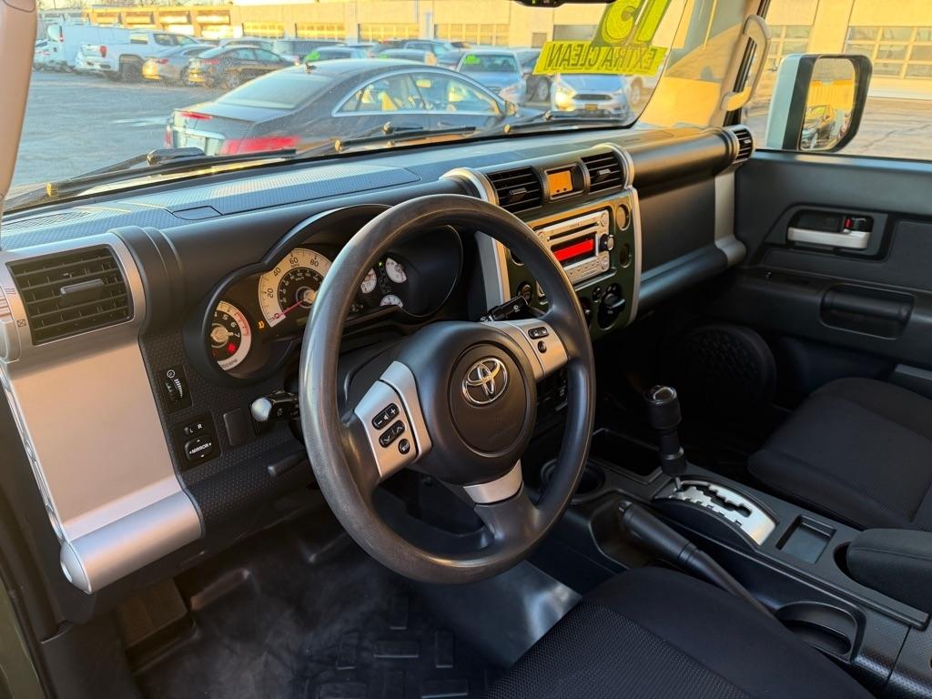 Toyota FJ Cruiser 2WD 2013