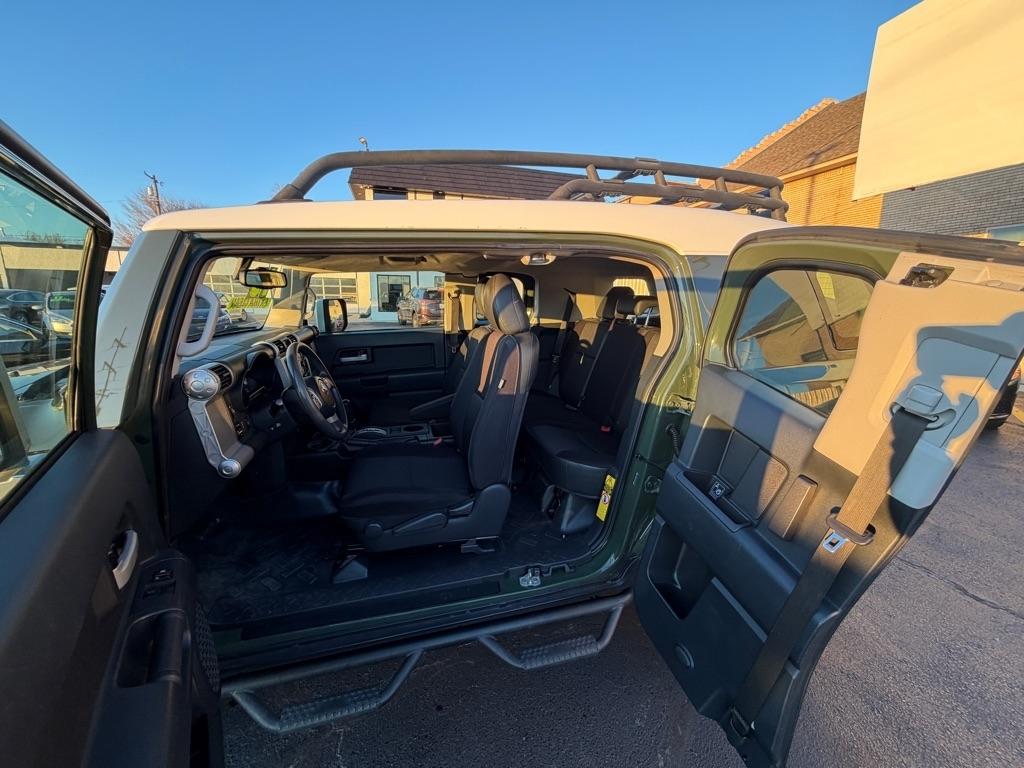 Toyota FJ Cruiser 2WD 2013