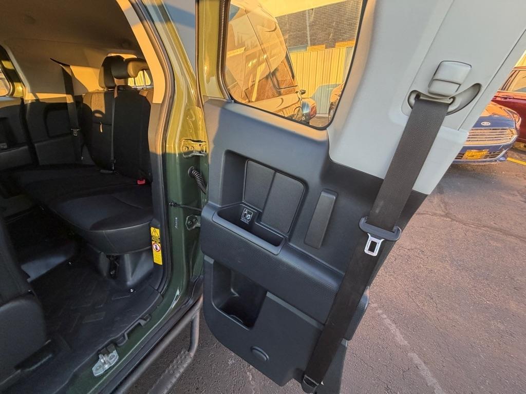 Toyota FJ Cruiser 2WD 2013