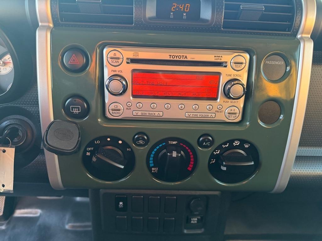 Toyota FJ Cruiser 2WD 2013