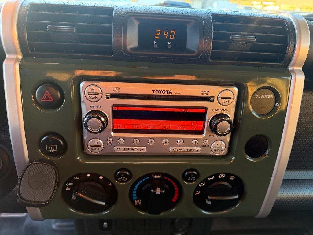 Toyota FJ Cruiser 2WD 2013