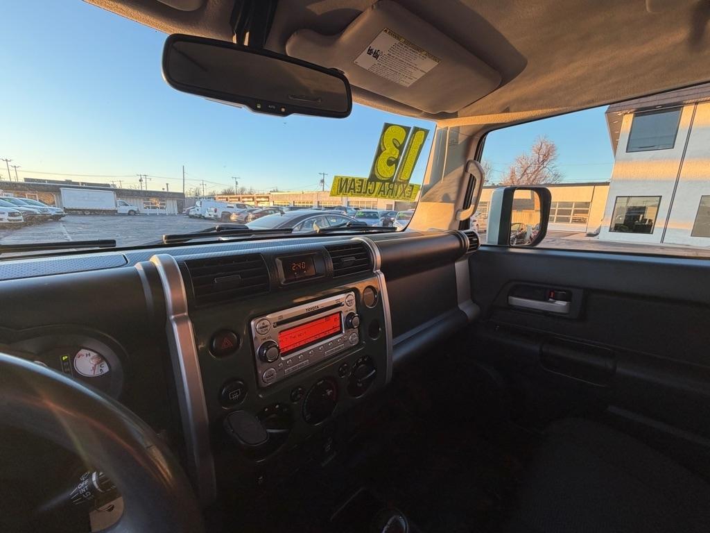 Toyota FJ Cruiser 2WD 2013